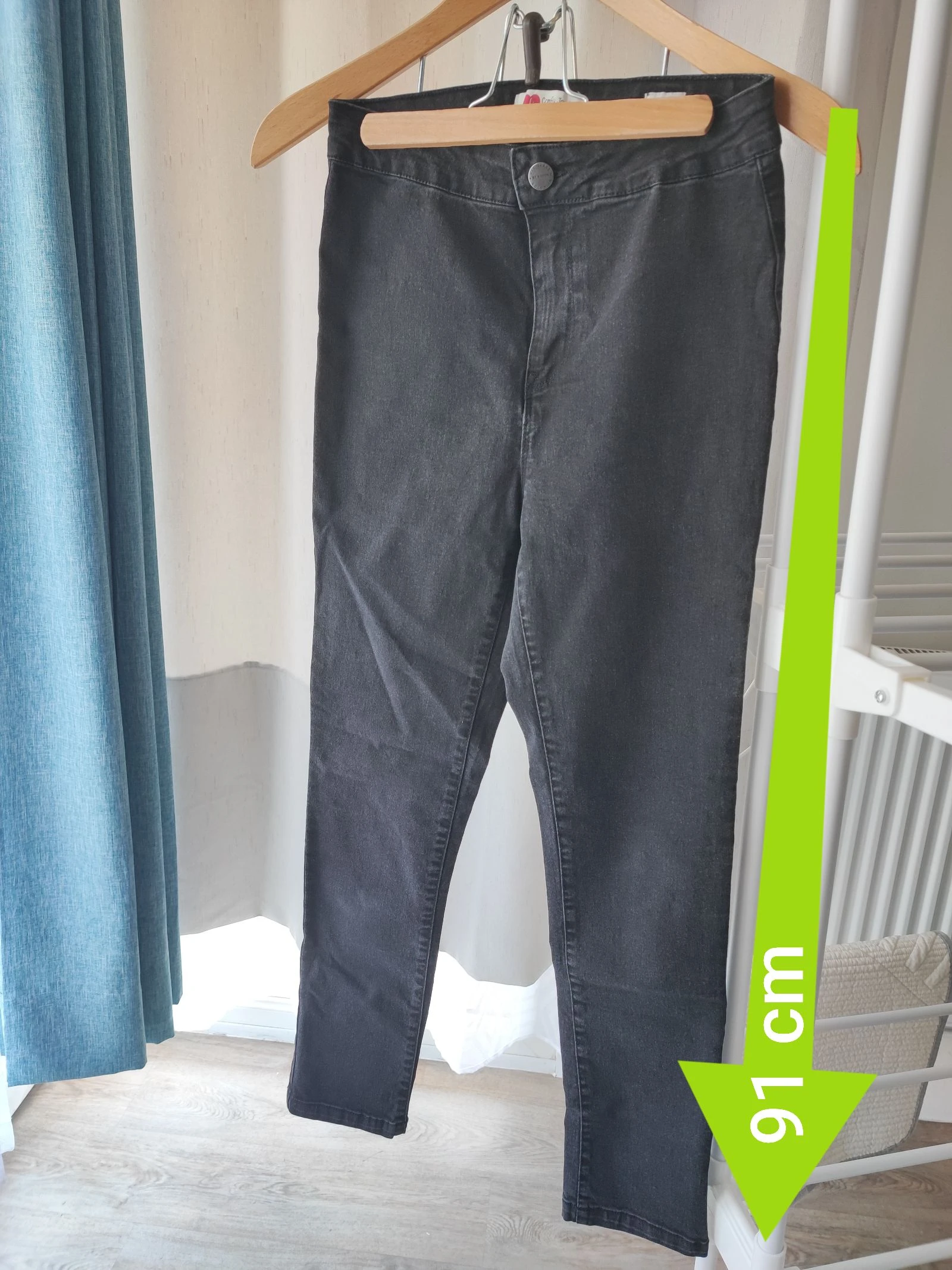 Calça jeans preta corte slim – photo 2